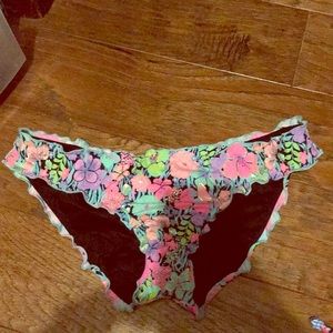 Ruffle edge low rise bikini bottom